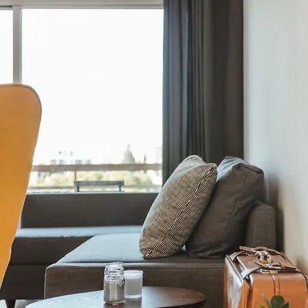 Cozy, Bright, 2 Bedroom Flat - City Center *