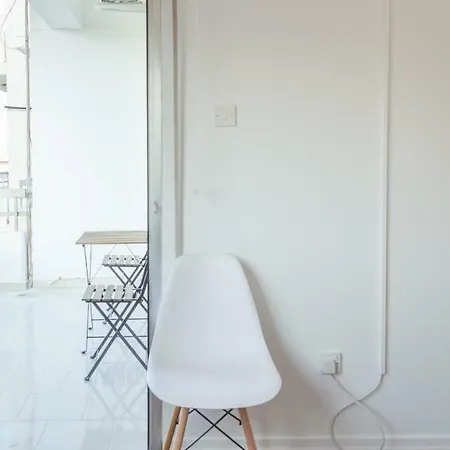 Cozy, Bright, 2 Bedroom Flat - City Center Apartment