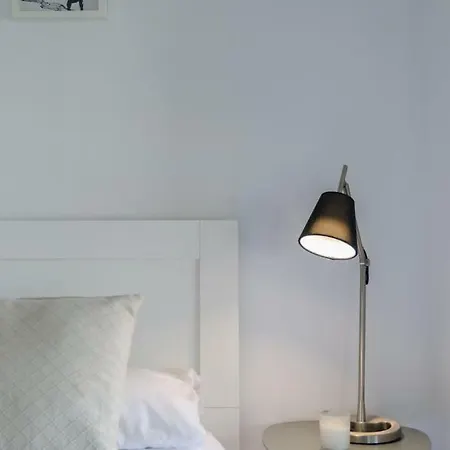 Cozy, Bright, 2 Bedroom Flat - City Center Appartamento